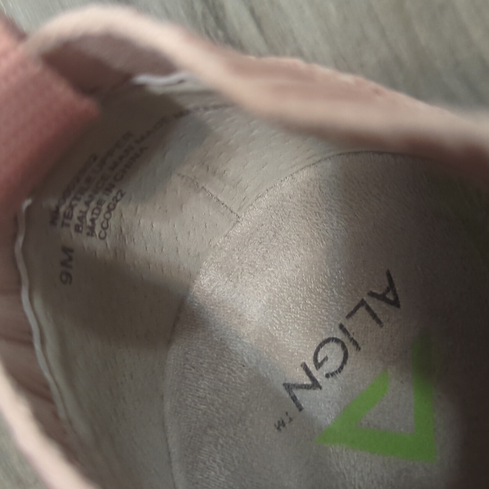 Align Knit Bungee Slip On Torri Sneakers - Picture 9 of 9